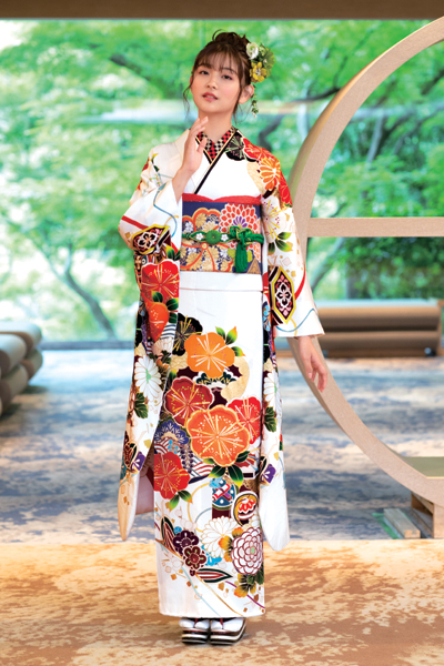 白色に咲く梅の意匠が個性的。 振袖コレクション | 京美の振袖 滋賀県 