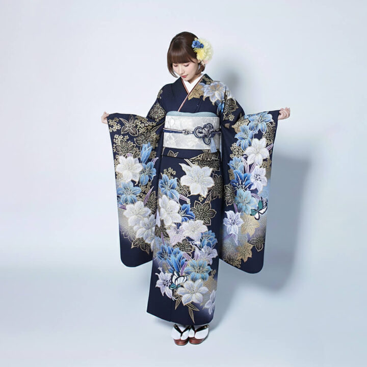 紺色の振袖をご紹介いたします