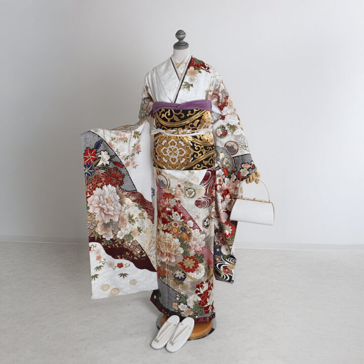 ホワイトカラーのお振袖をご紹介します