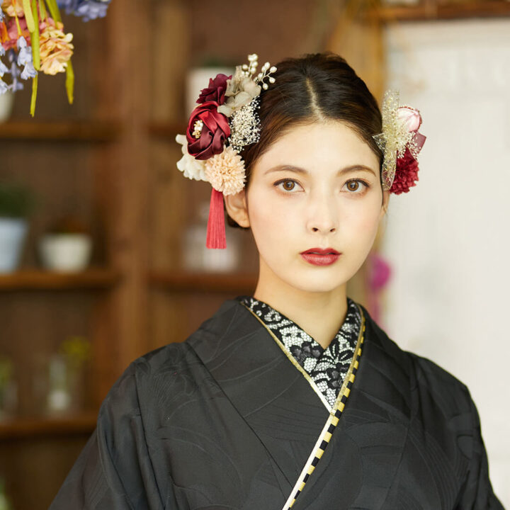 アンティークローザーの髪飾りをご紹介いたします