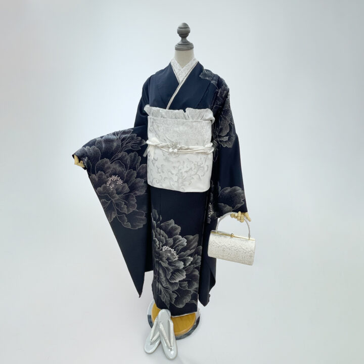 新作お振袖をご紹介いたします。